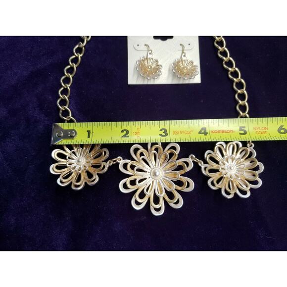 Two Tone Mixed Metals Flower Necklace Set Matte Gold and Silver Tone, w/Earrings - Picture 10 of 12